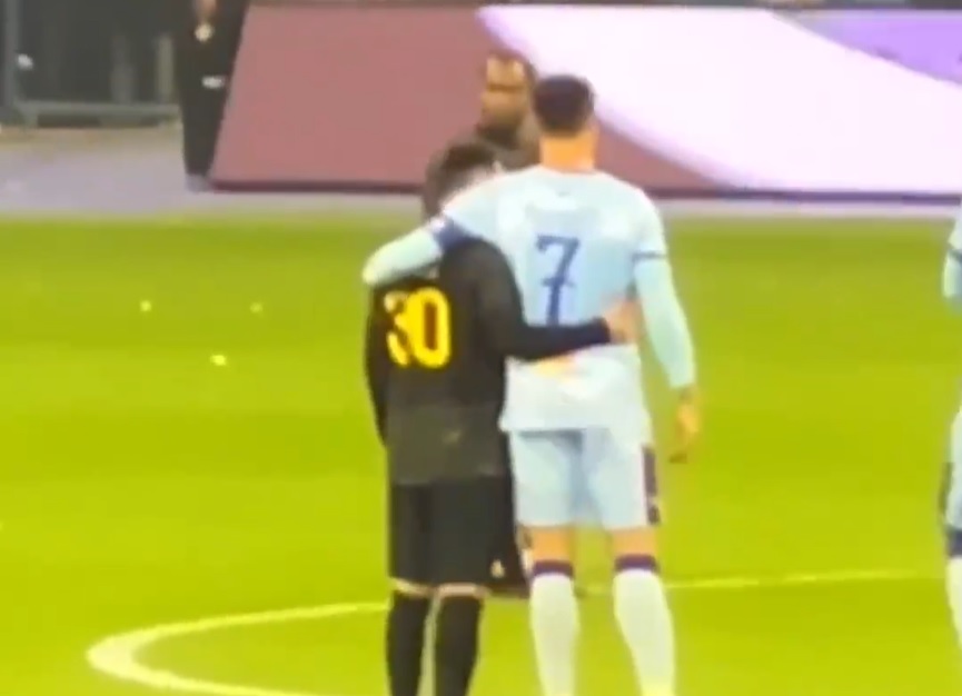 Friendly greeting between Lionel Messi and Cristiano Ronaldo in Saudi Arabia (Video)