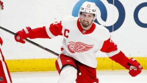 Detroit Red Wings Extend Dylan Larkin