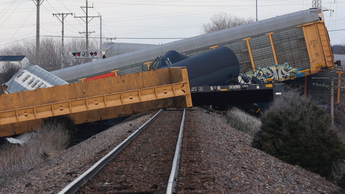 Another train derails in Ohio, Americans in more credit card debt than ever: 5 Things podcast