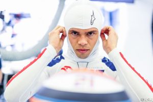 De Vries learns lesson about F1 media