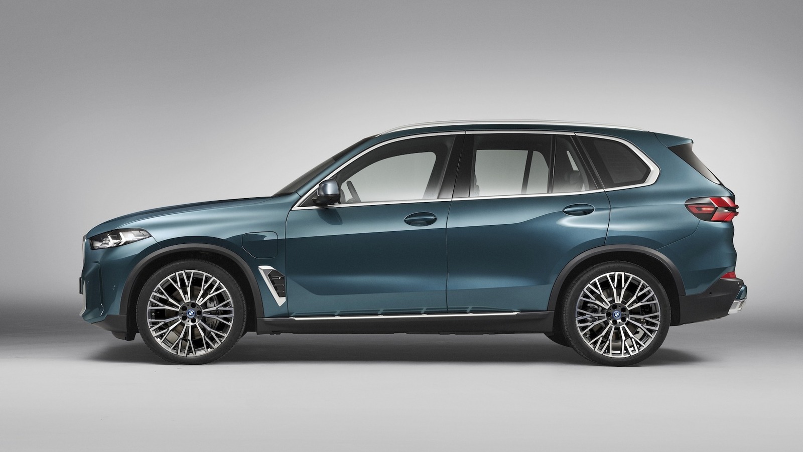 2024 BMW X5 And X6 Show Why Electrification Really Matters