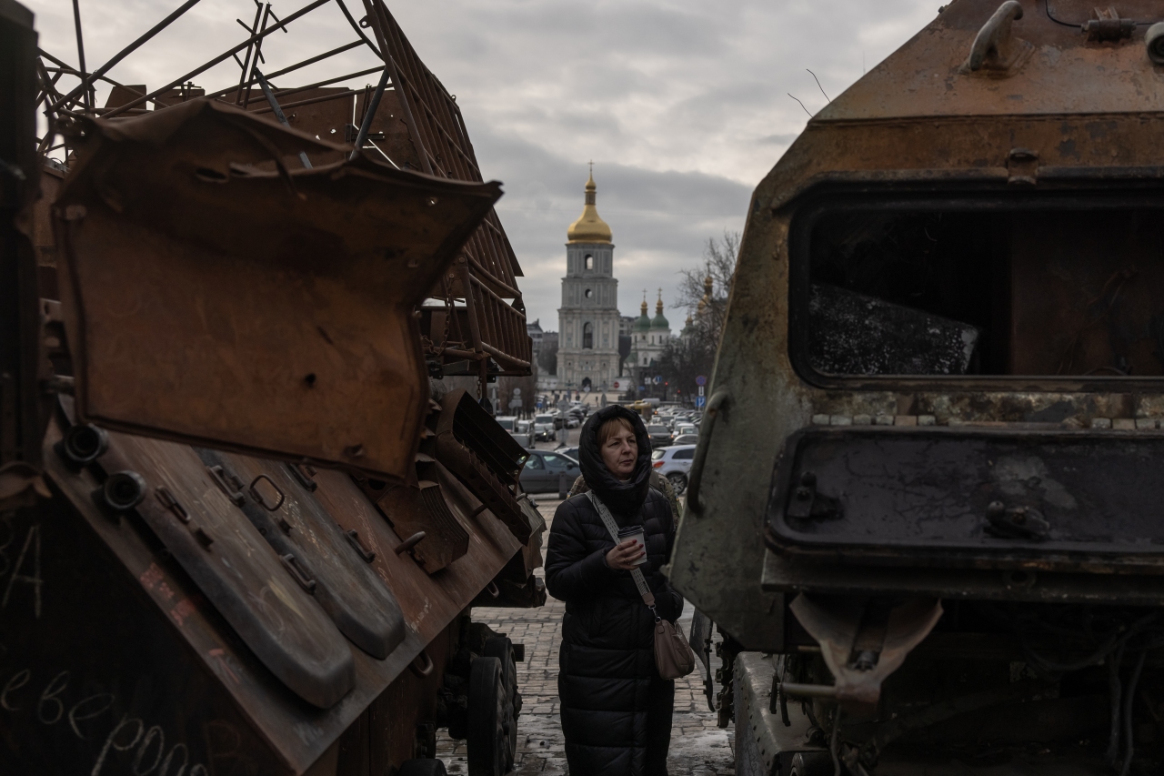 Ukraine war: Air raid sirens sound in Kyiv during visit by European leaders