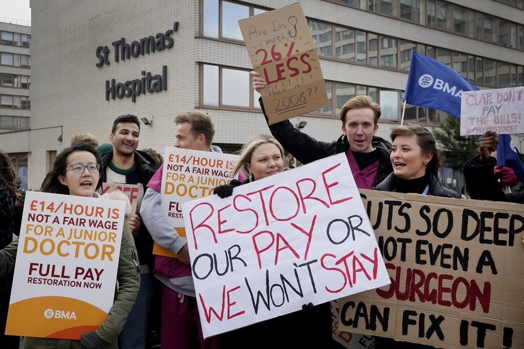 UK: Tens of thousands of doctors kick off 3-day strike