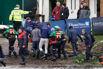 Oxford lose Boat Race as crew member stretchered away