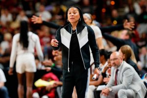 Dawn Staley timeout for UCLA player injury heralded as moment of sportsmanship