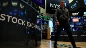 US stocks close higher as fears of banking crisis recede