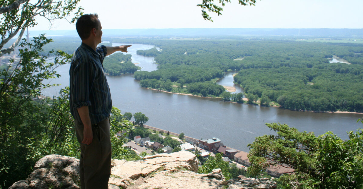 Traveling the Great River Road