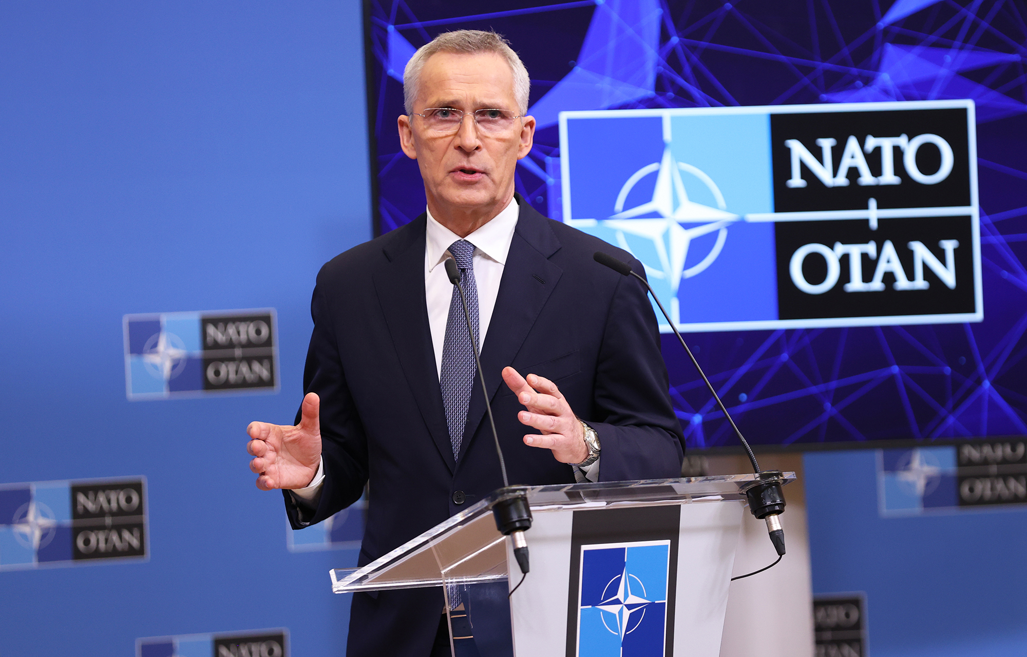 NATO chief calls for “immediate release” of US journalist arrested in Russia