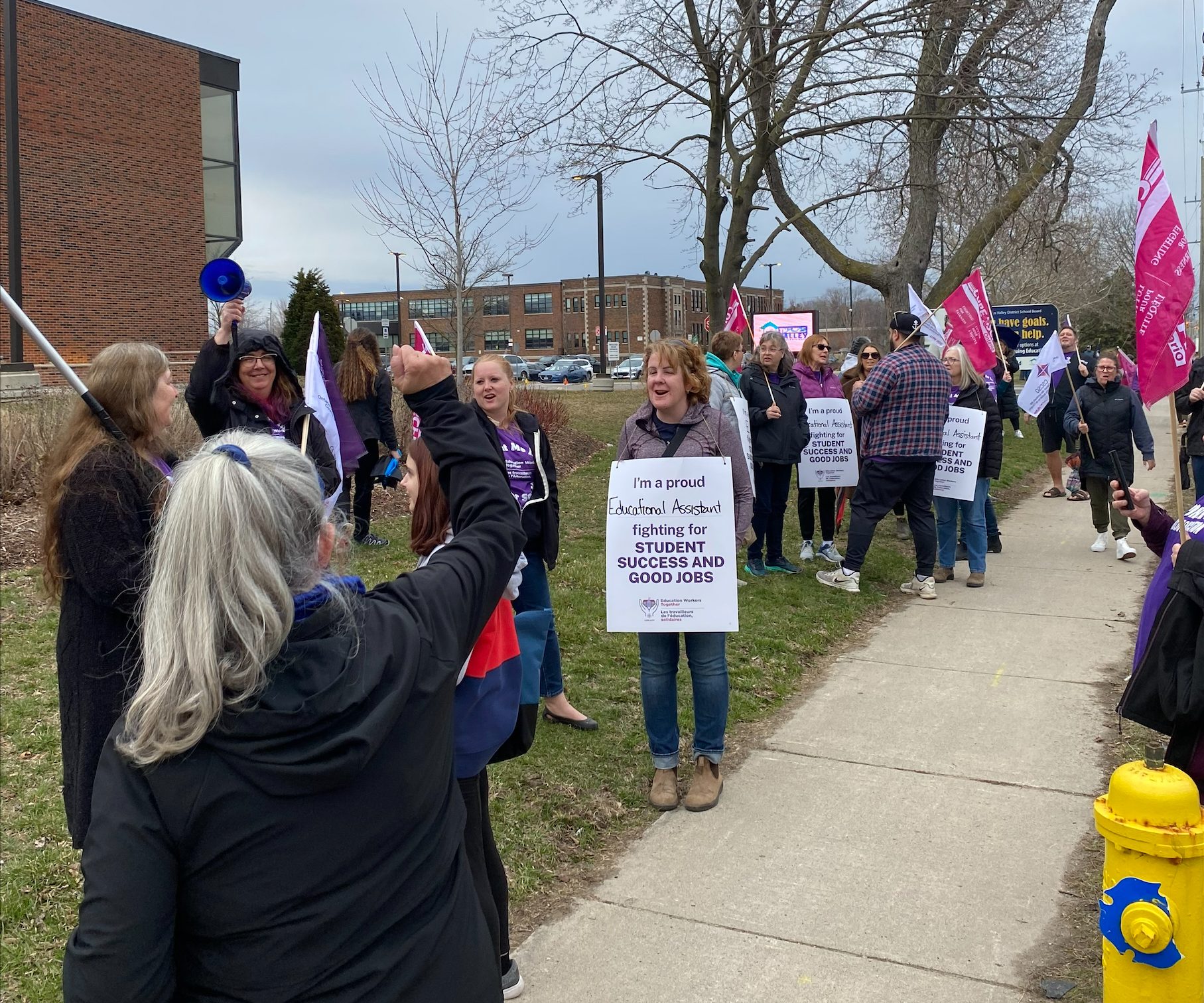 ‘Overwhelmed, tired, exhausted’: CUPE workers rally outside London school board amid talk delays