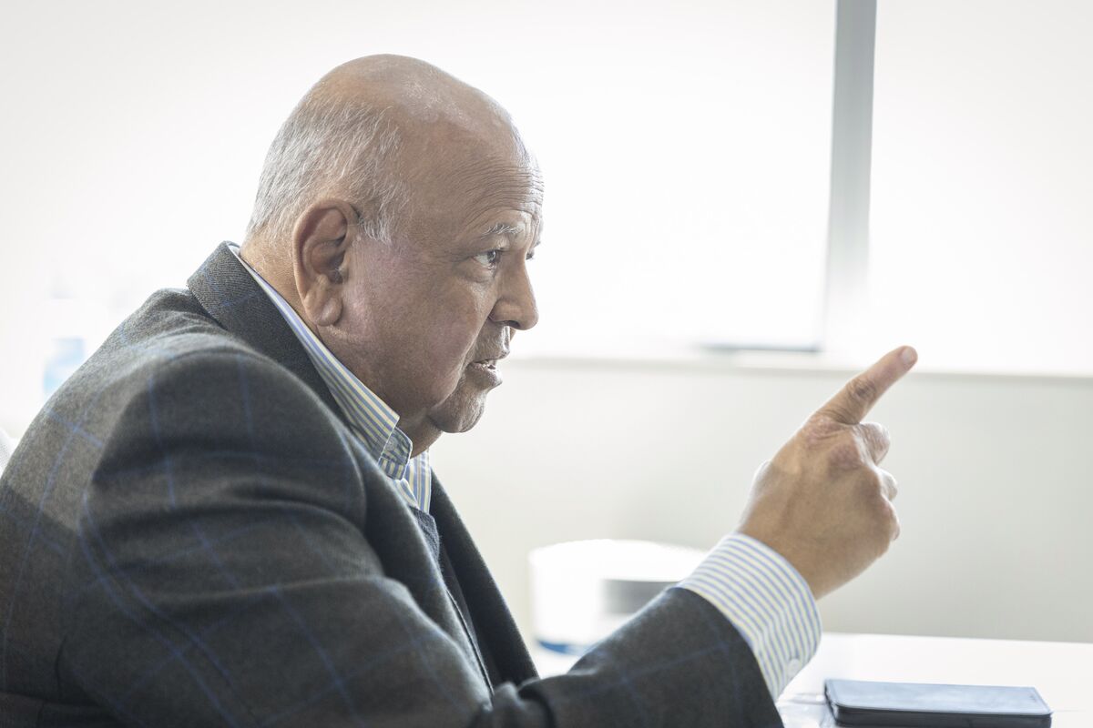 South African Minister Gordhan Labels Ex-Eskom CEO a Green Globetrotter