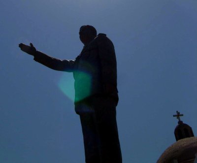 On This Day, April 9: Iraqis topple Saddam Hussein statue