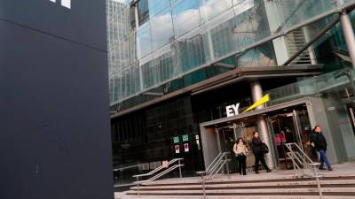 EY halts plan to split audit, advisory firms