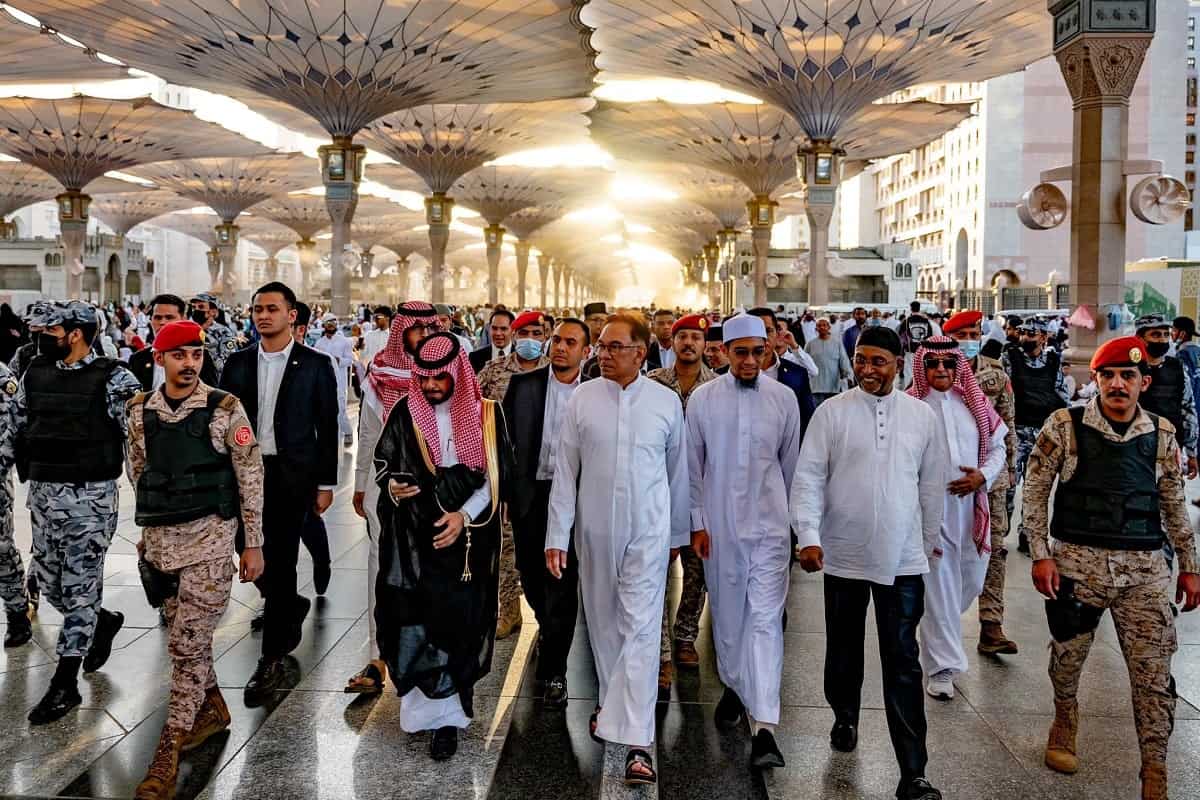 Malaysian Prime Minister is in Mecca to discuss the situation in the Islamic world