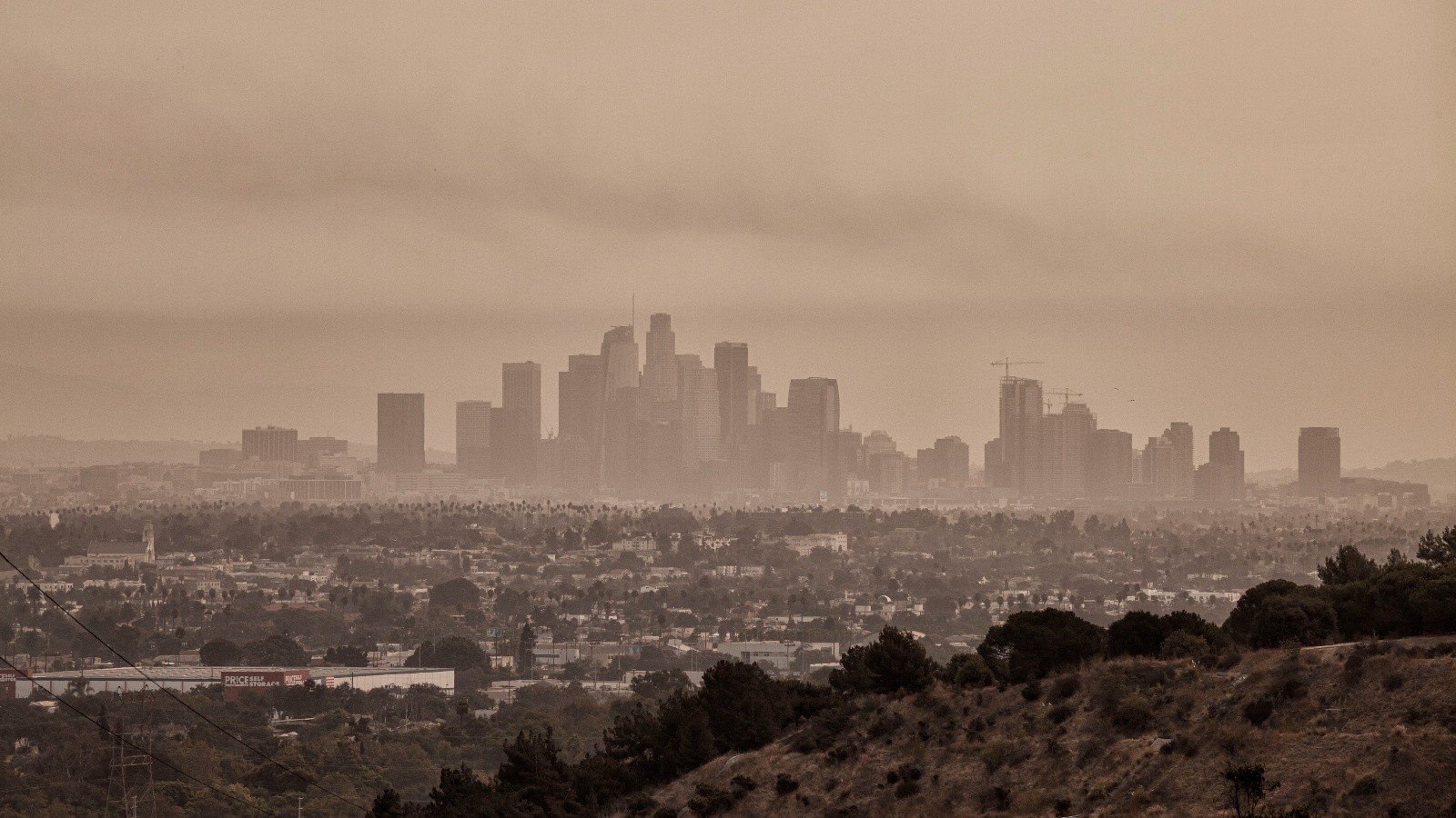 1 in 3 Americans breathe unhealthy air, new report says