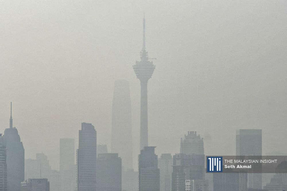 Health experts call for vigilance over Covid, haze