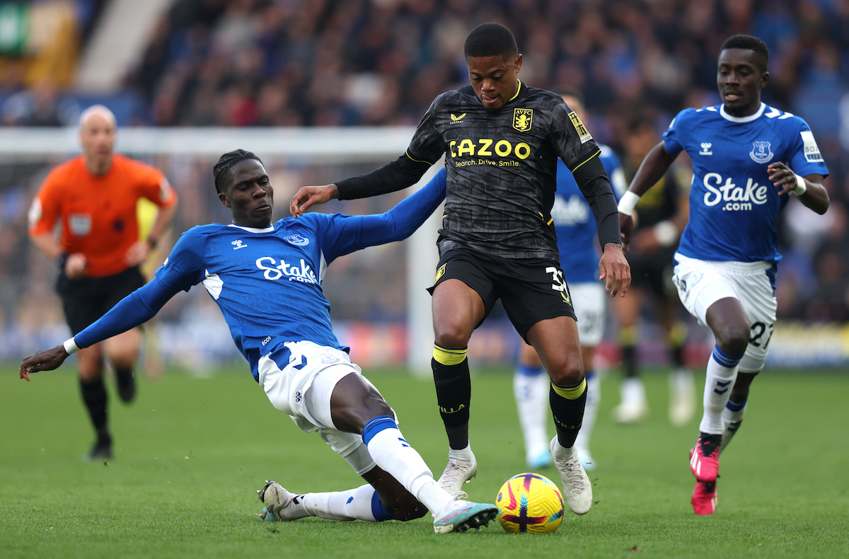 Everton slap huge price tag on highly-rated midfielder