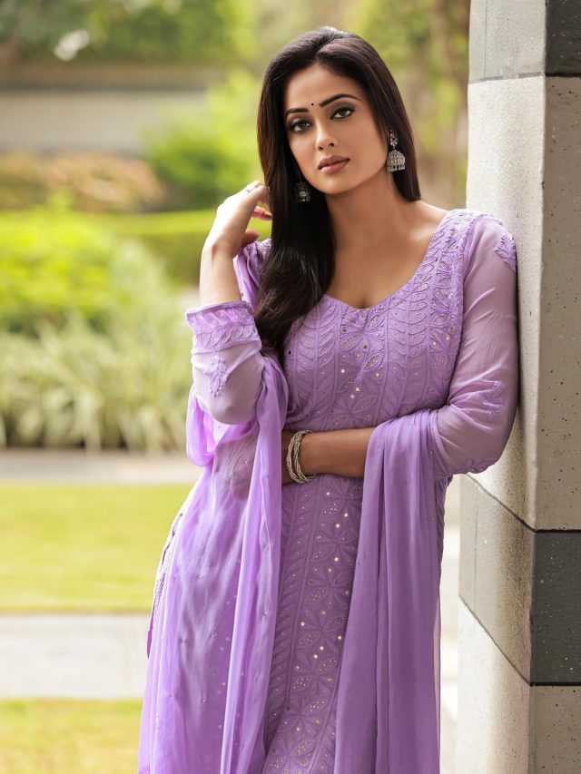 Trending Chikankari Kurta Colours For Summer