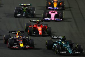 F1 LIVE: Sergio Perez leads but Max Verstappen surging through field at Saudi Arabian GP