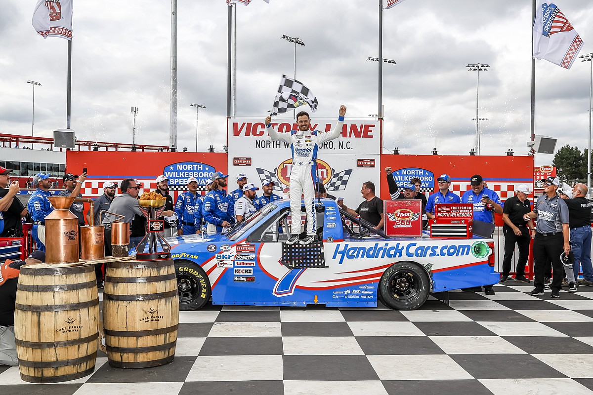 Larson wins Truck race in NASCAR’s return to North Wilkesboro