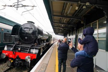 The Flying Scotsman passes through Didcot on centenary tour