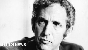 Daniel Ellsberg: Pentagon Papers whistleblower dies aged 92