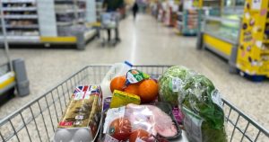 UK retailer Tesco sees early signs of easing inflation