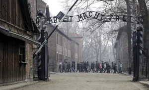 Auschwitz museum criticizes use of death camp in politics