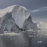 Massive iceberg discharges during the last ice age had no impact on nearby Greenland