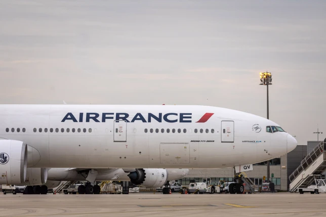 France bans short distance flights where trains suffice