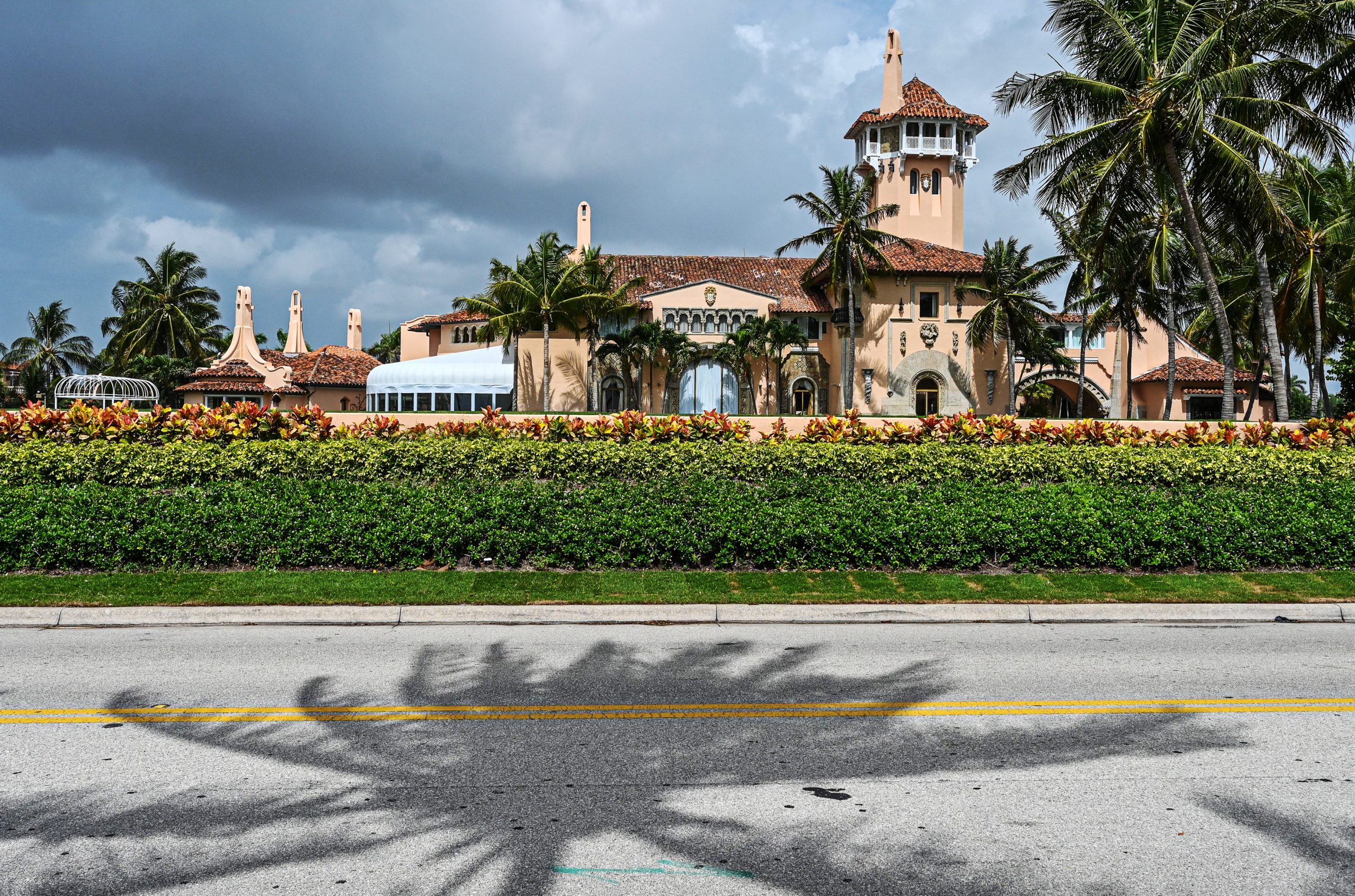 Legal Experts Mock Reported Mar-a-Lago Flood in IT Room