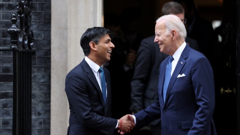 Biden Meets Sunak Amid Differences on Cluster Munitions for Ukraine 