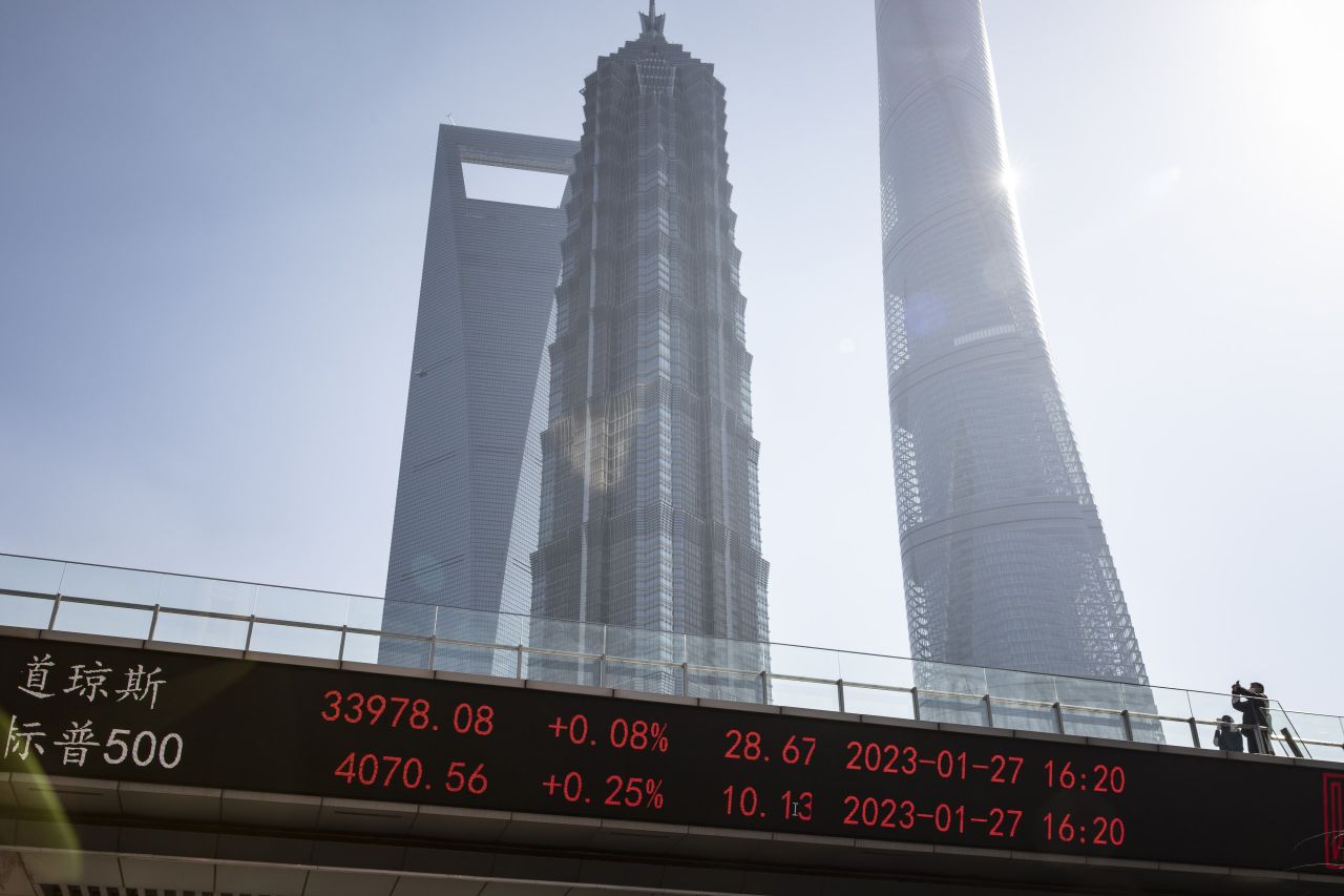 Business Maverick: Asian stocks gain on bets Fed is nearing rate peak: markets wrap