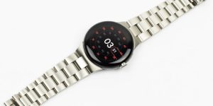 Google’s $200 metal Pixel Watch band is very premium, very expensive