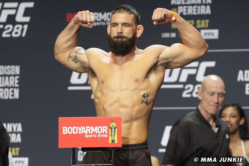 UFC middleweight Andre Petroski provides health update after avoiding rotator cuff surgery