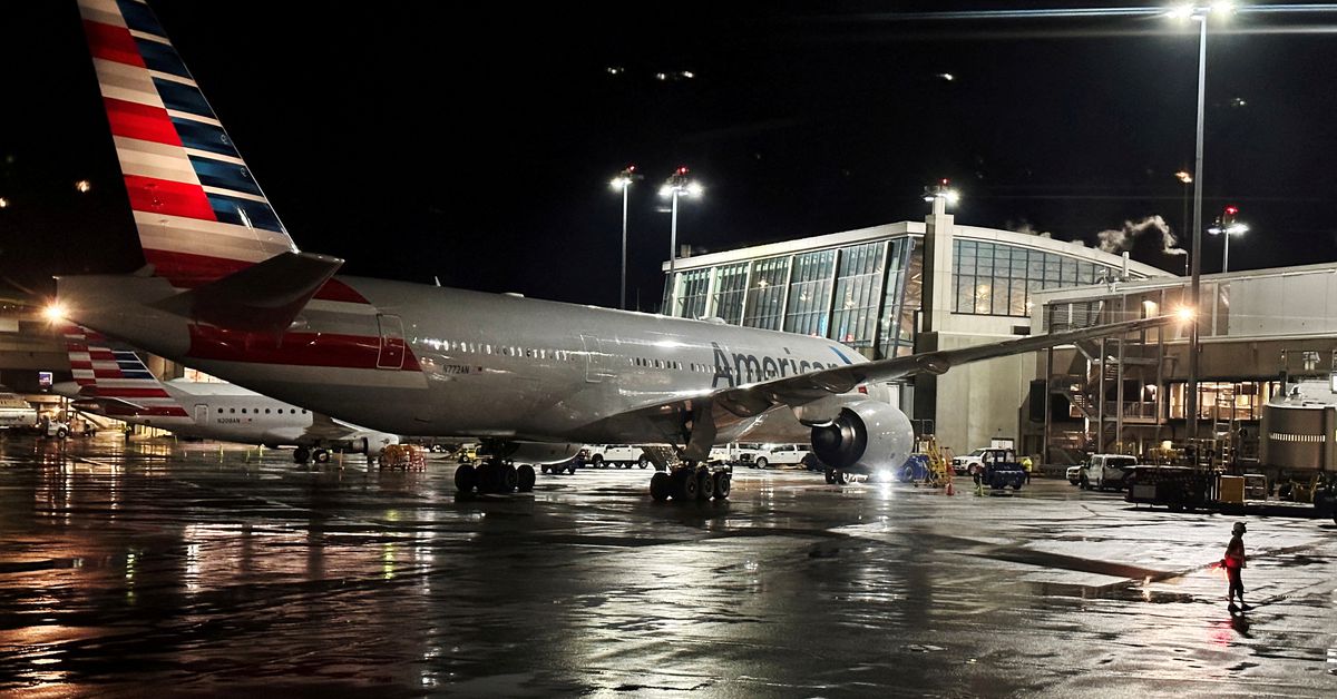 American Airlines increases offer to pilots by $1 billion, matching United