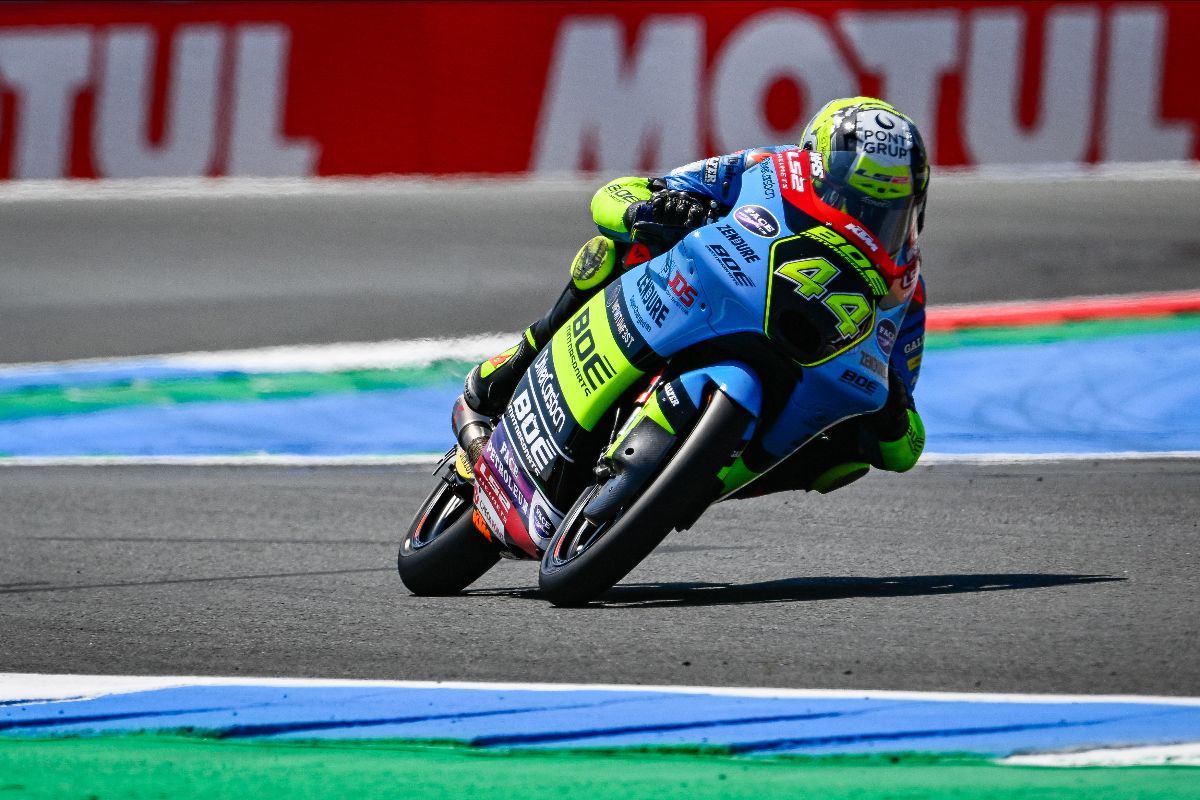 Muñoz takes lap record maiden pole as Holgado starts last at Assen