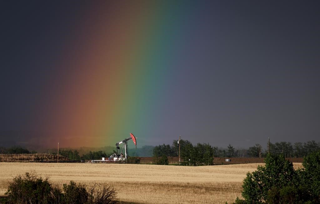 Narrowed price discount for oilsands bitumen should boost cash flows in Q2: Analysts