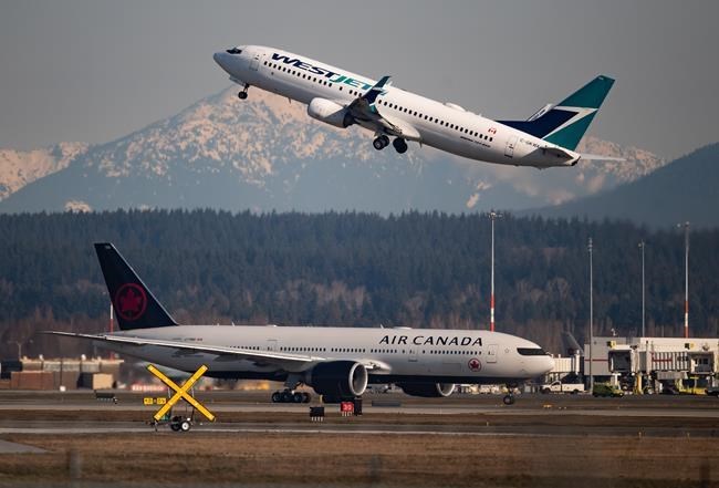 Flight delays at Canadian airlines far outstrip peers in U.S., despite improvements