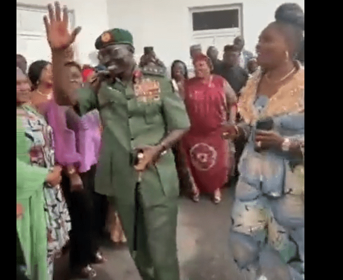 Update: How Irabor’s Wife Led Dancing Party To Welcome Former CDS Home – Lifestyle Nigeria