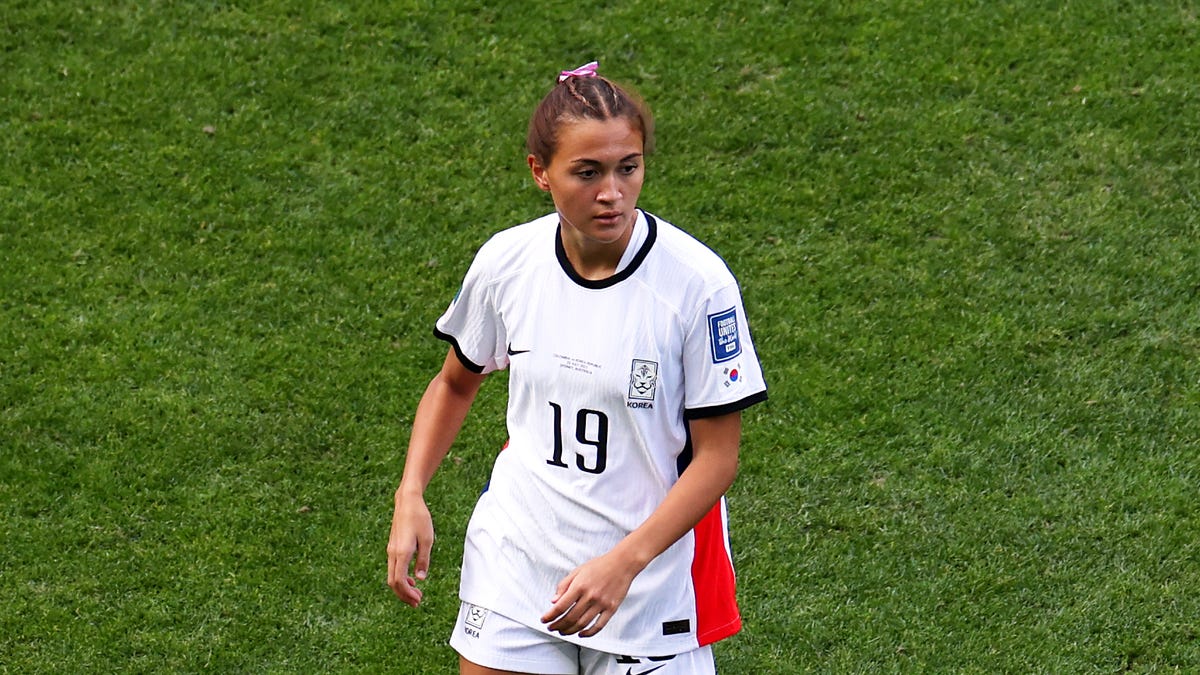 At 16, American teen Casey Phair becomes youngest player to make World Cup debut