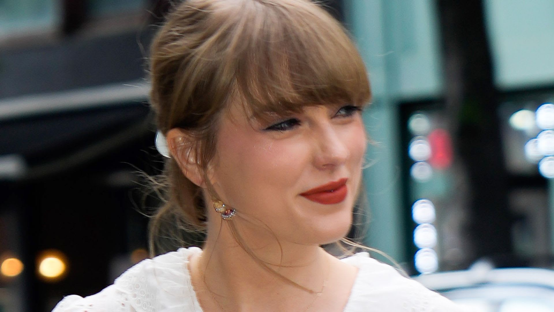 Taylor Swift showcases incredibly toned legs in denim mini skirt