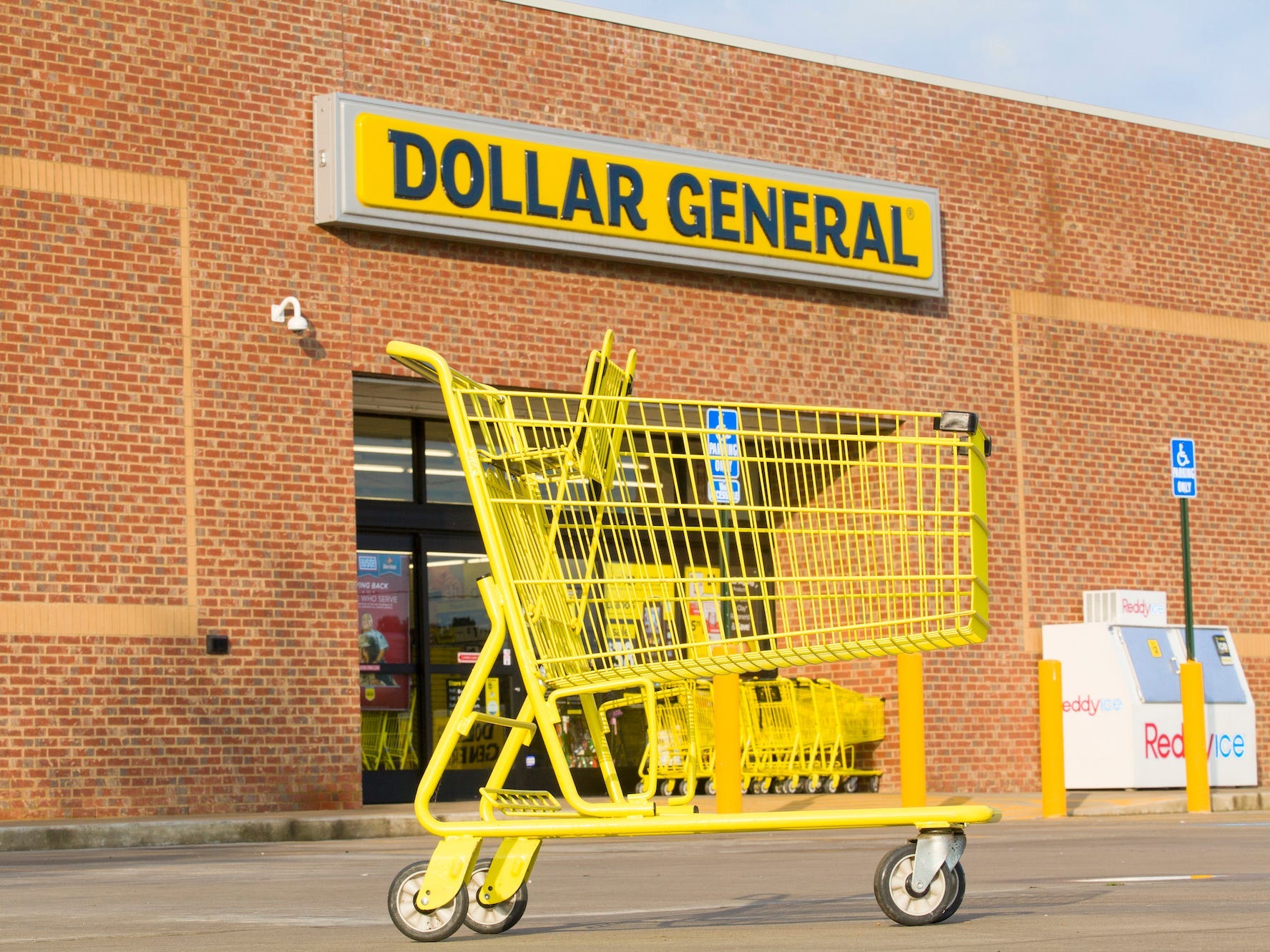 Dollar General is testing Amazon-style tech that lets customers leave without checking out