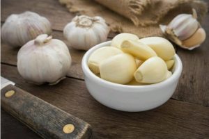 Medicinal Benefits That Can Be Derived From Chewing Raw Garlic Often