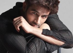 Kartik Aaryan to share screen with Vijay Raaz, Bhuvan Arora, Rajpal Yadav and Bhagyashree in Chandu Champion: Report