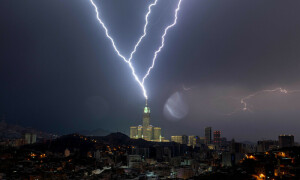 Saudi storm brings lightning, fierce winds to Makkah