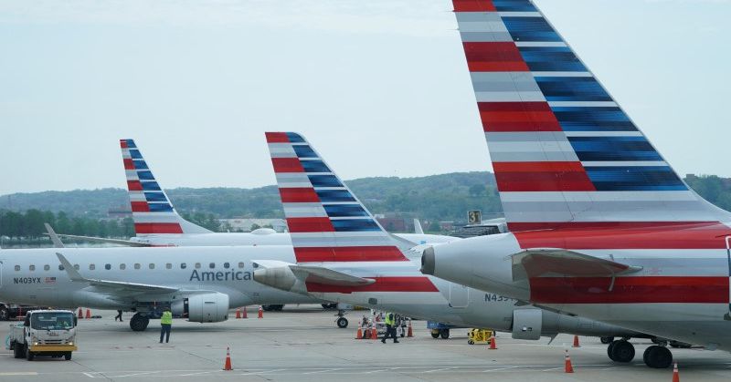 US fines American Airlines for keeping passengers on tarmac