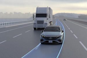 Mercedes Introduces “Automatic Lane Change” Function For European Market