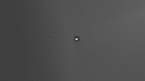 Mars orbiter spies a tiny Earth and moon from the Red Planet (photos)