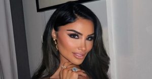 Influencer Roasted for Calling Herself ‘Instagram Famous’ During American Airlines Freakout