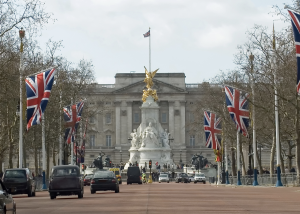 London Police Arrest Man Who Allegedly Climbed Over a Buckingham Palace Wall